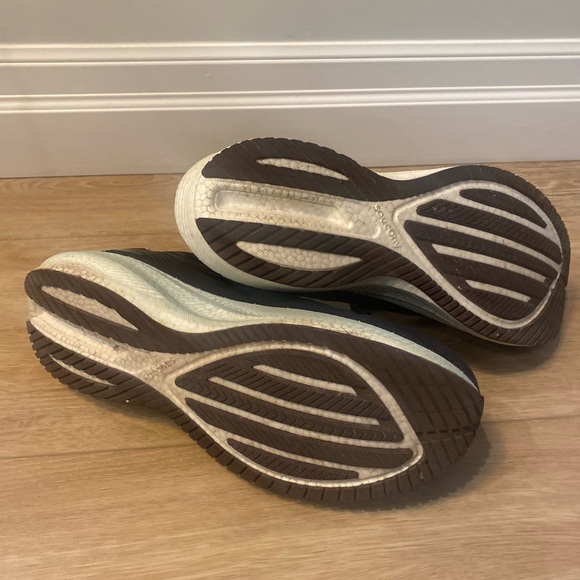 Saucony Triumph 20 Runshield shoes in men’s size 14 - Picture 4 of 5